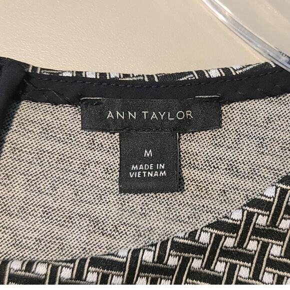 Ann Taylor black tan white crosshatch design blouse - medium - Picture 2 of 5
